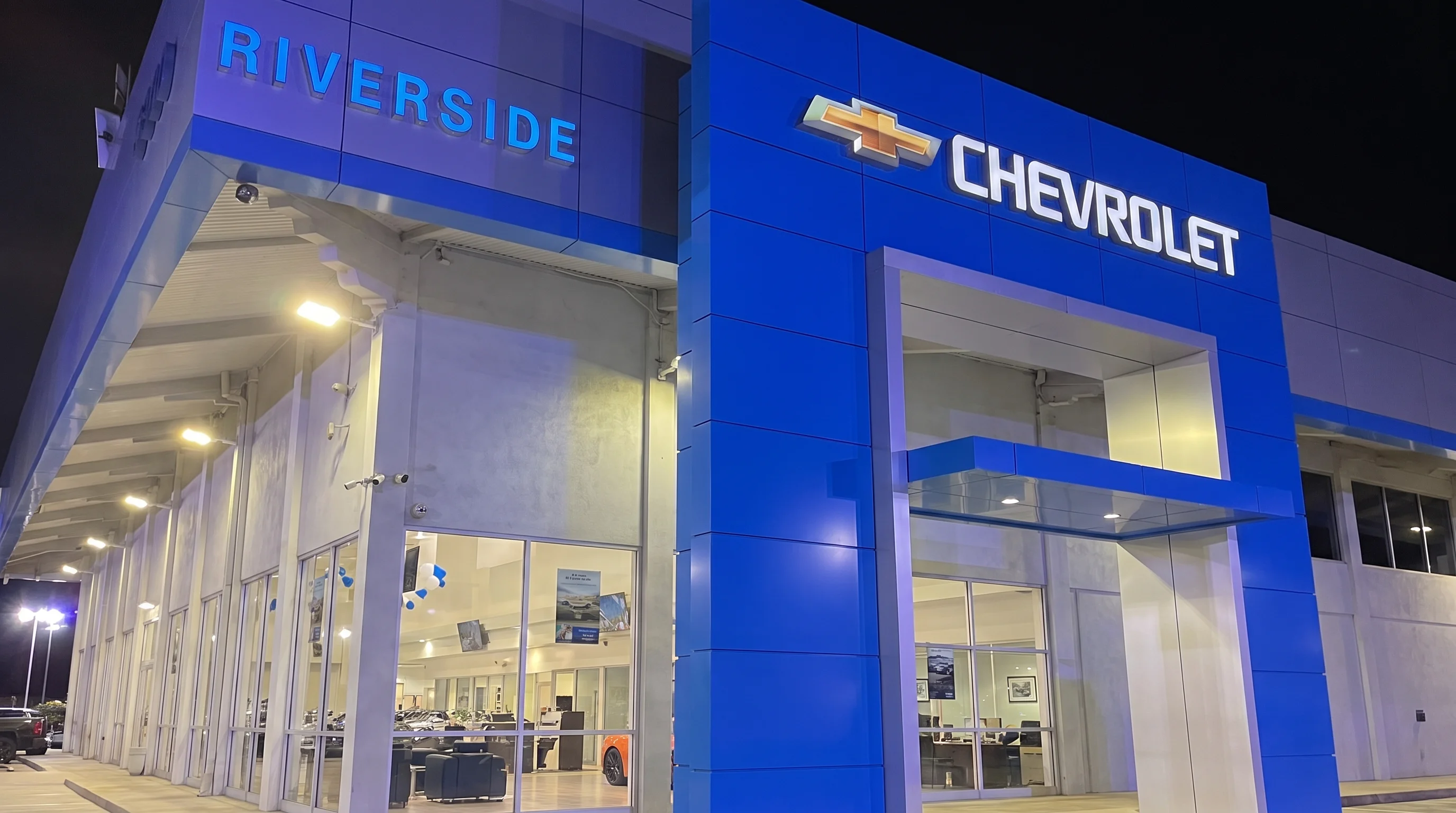 Riverside Chevrolet, concesionario Chevrolet en 8200 Auto Center Drive, Riverside, CA