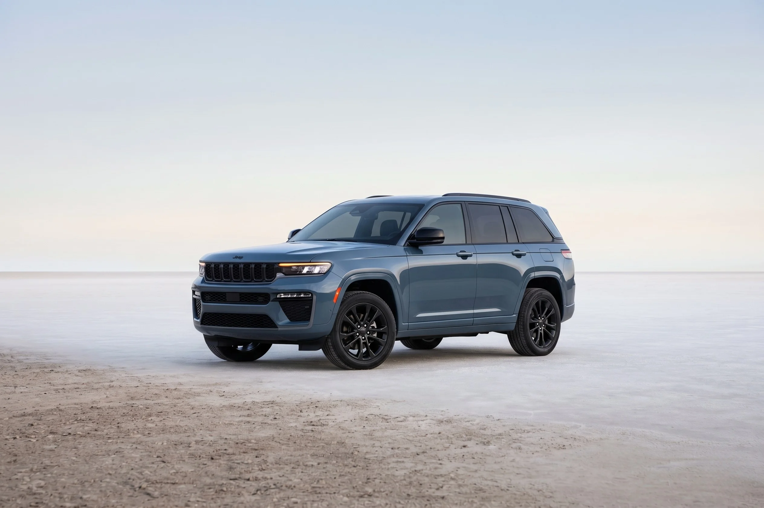 Jeep Grand Cherokee engine oil fill and dipstick check during service